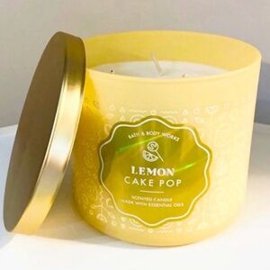 RARE - BBW Bath and body works Iced Lemon Pound Cake candle